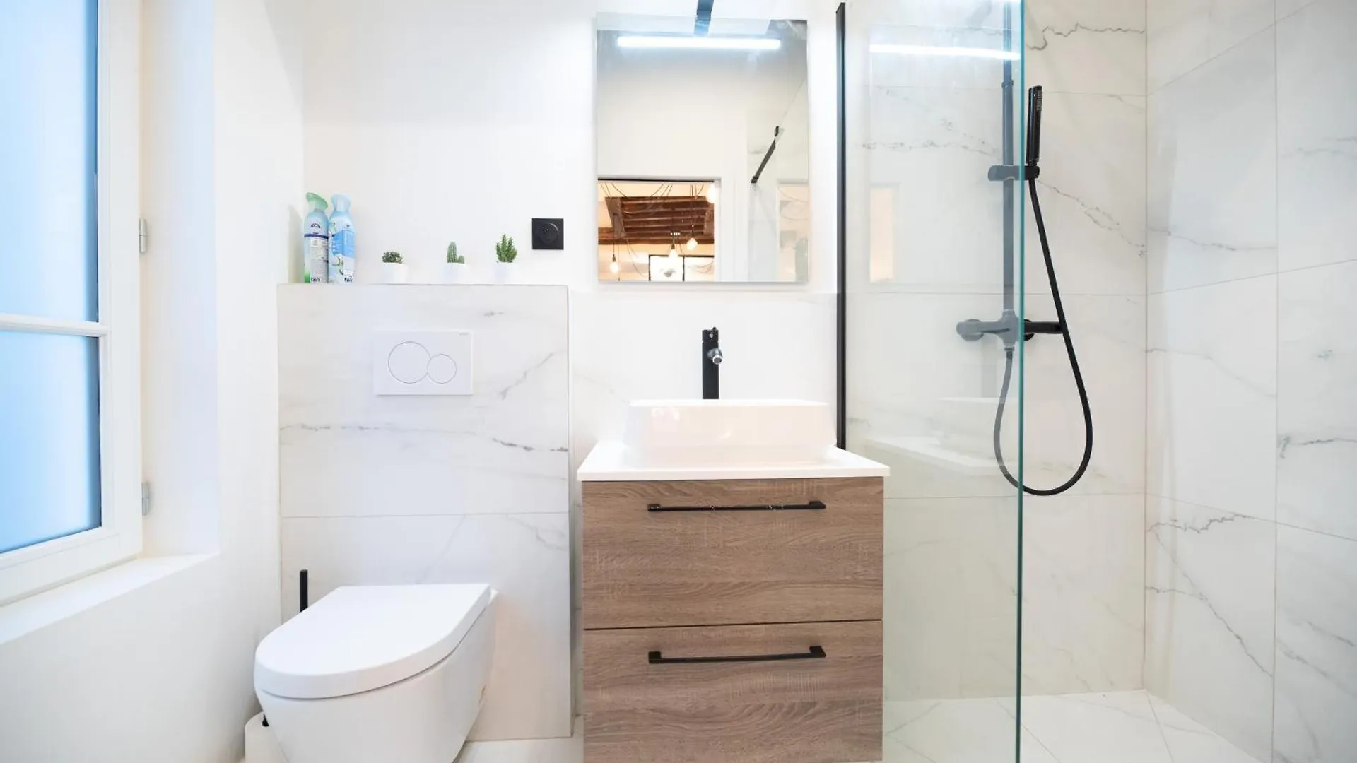 Apartament Lovely In -